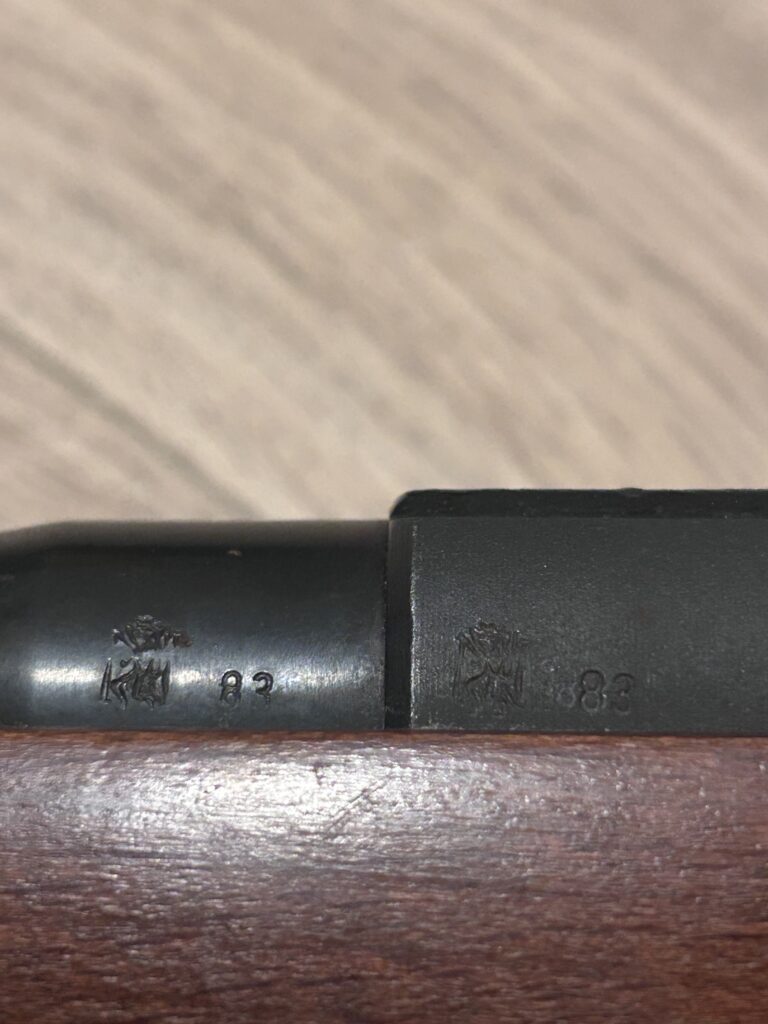 Die Gewehre aus Operation C weisen aufgrund ihres Alters zwar einen Beschussstempel, aber kein CIP-Kürzel auf.